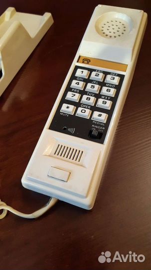Телефон кнопочный