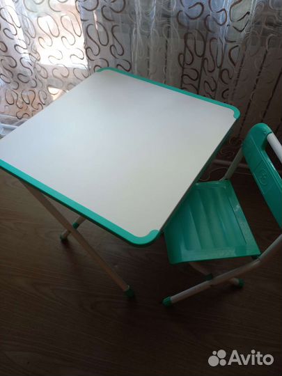 Детский столик и стульчик в упаковке