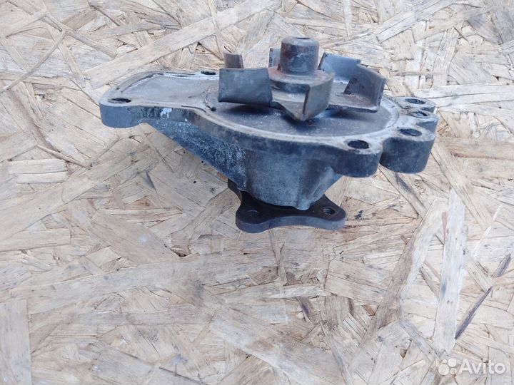 Помпа водяная Nissan