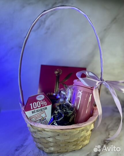 Корзина со сладостями