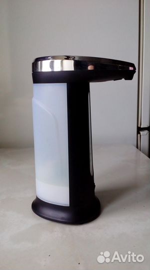 Безконтактный дозатор жидкого мыла для рук