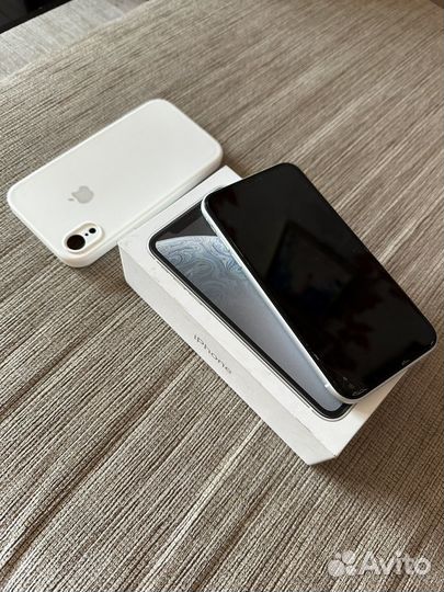 Телефон iPhone хр 128 гб