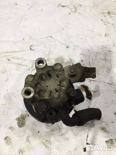 Насос гидроусилителя Toyota Avensis