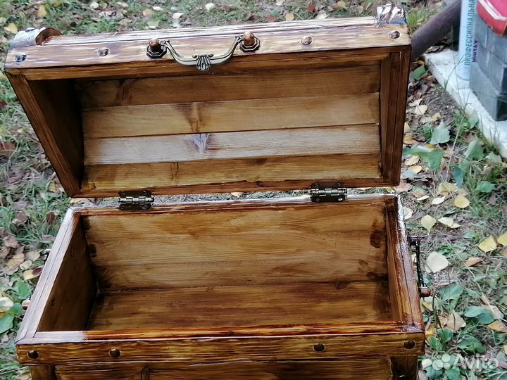 Сундук деревянный