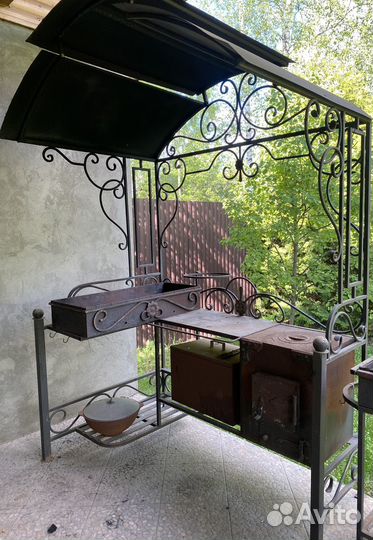 Кованый мангал с крышей