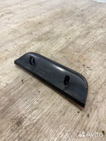 Отражатель задний левый Ford Focus qqdb (1.8) 2006