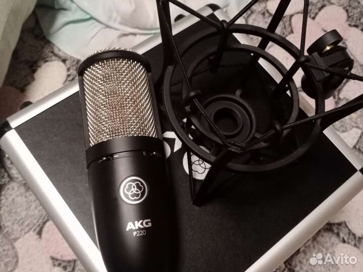 Студийный микрофон akg