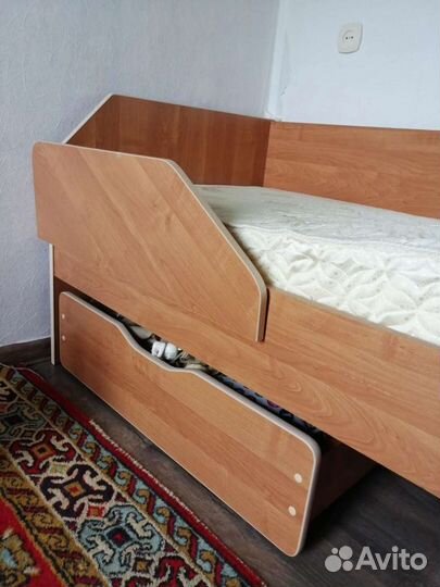 Кровать