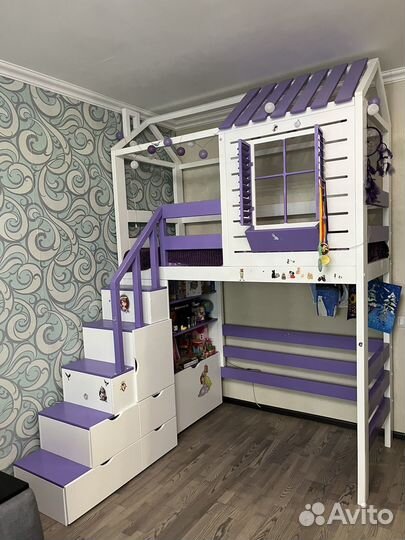 Кровать двухэтажная домик