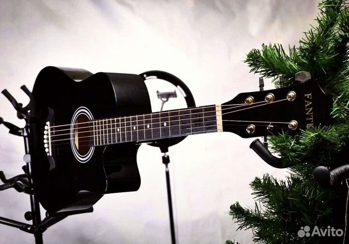 Акустическая гитара новая с чехлом