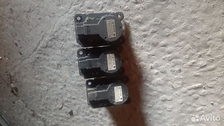 Моторчик заслонки печки на Митсубиси Лансер 10