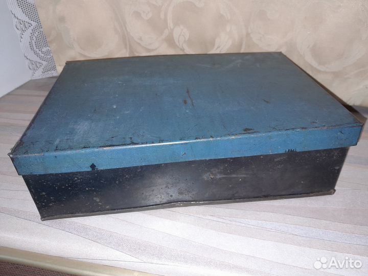 Металлическая коробка СССР