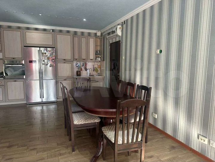 Дом 406,7 м² на участке 8,9 сот.