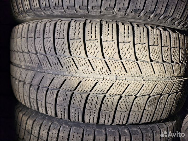 Michelin X-Ice XI3 235/45 R17 97H