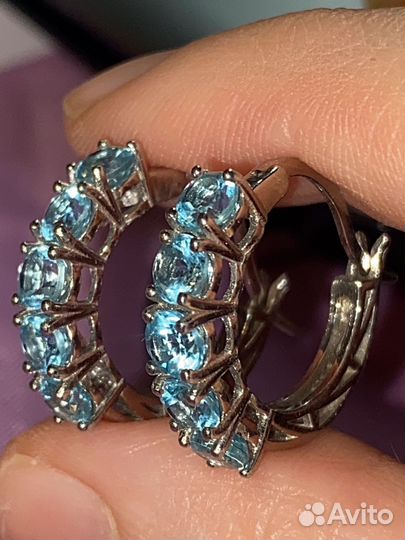 Серебряные серьги с апатитами