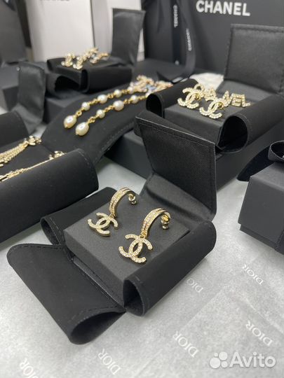 Серьги Chanel в упаковке