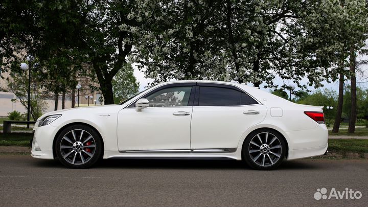 Молдинги (накладки) на двери Toyota Crown 210