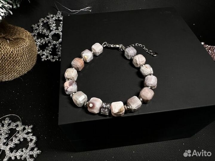 Браслет из агата ботсвана персикового цвета