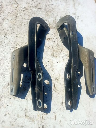 Петля капота передняя правая левая Peugeot 307