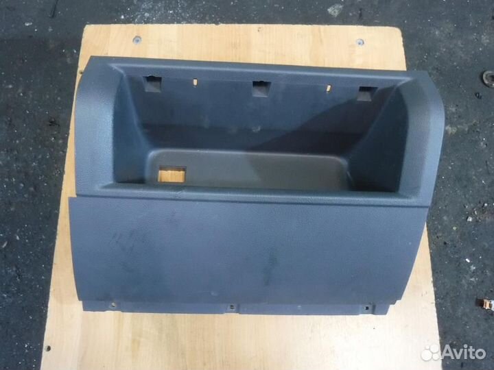 Бардачок Volkswagen Caddy 3