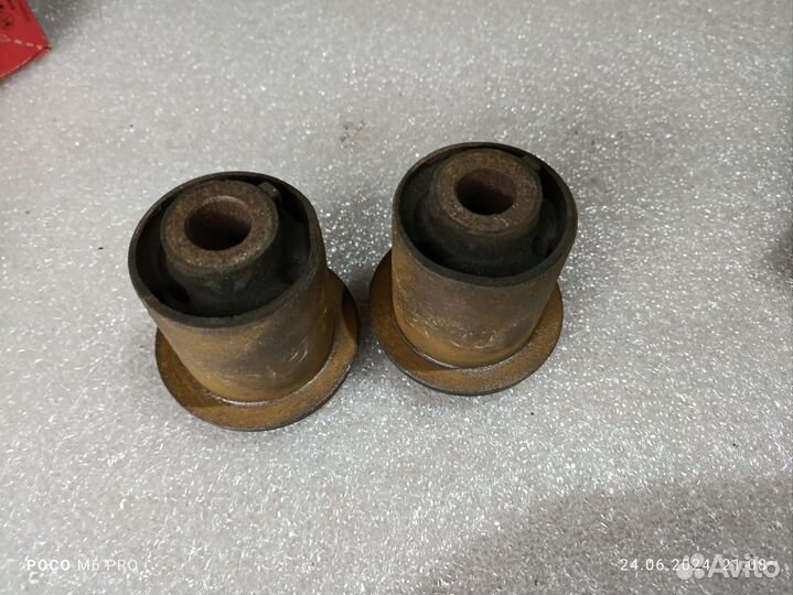 Сайлентблок переднего ниж.рычага Mitsubishi Pajero