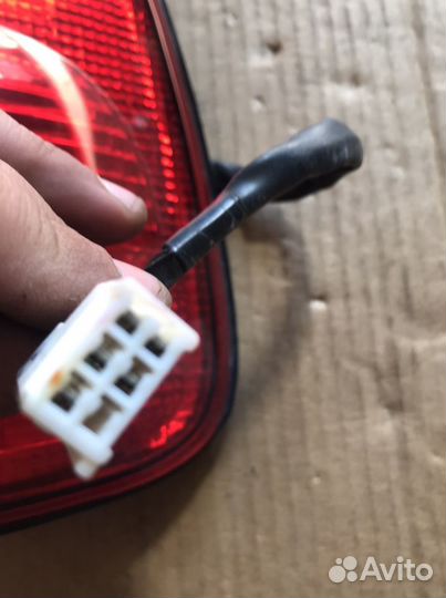 Задний правый фонарь Toyota Land Cruiser 100(676)