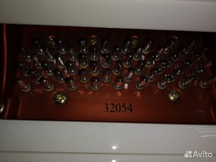 Кабинетный рояль Белого цвета Feurich, mod. 178