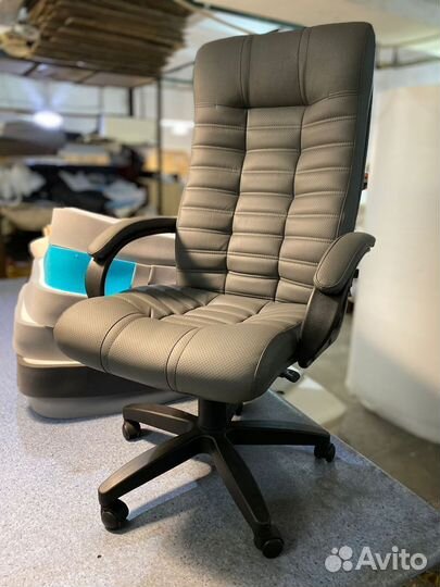 Офисное кресло