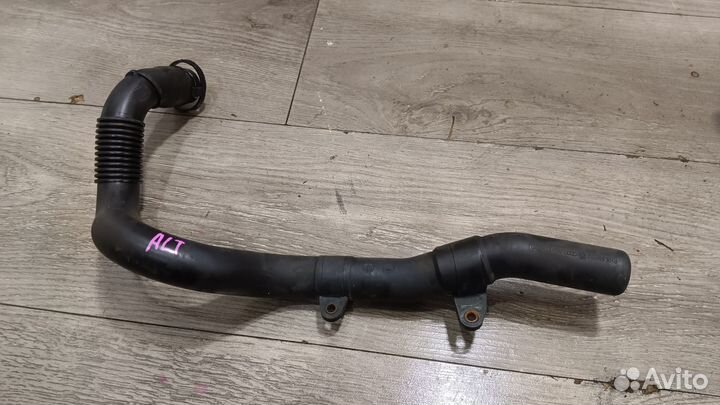 Патрубок вентиляции газов для 2.0 ALT 06B129657D