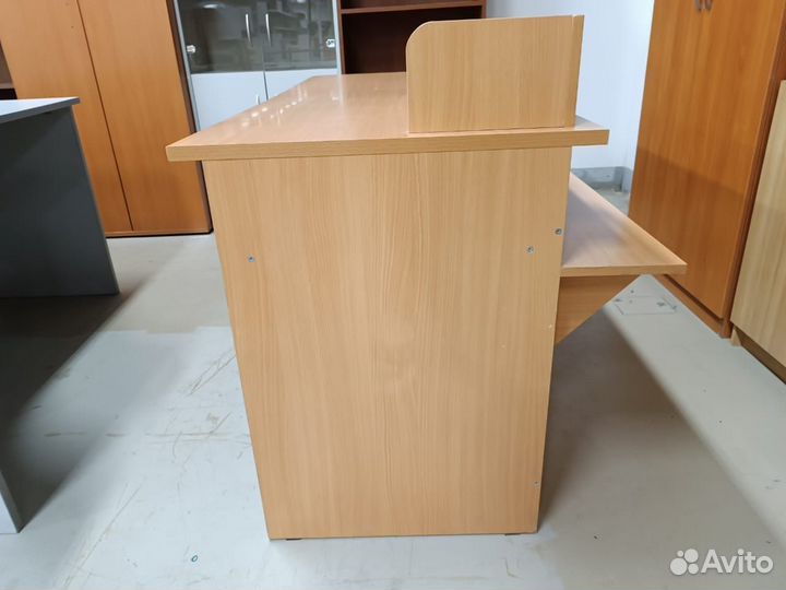 Стол - ресепшен Б.У