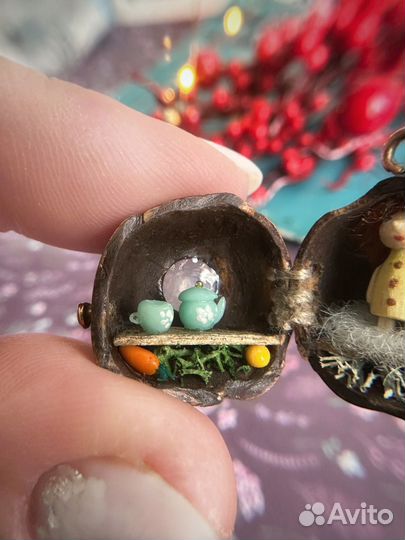 Кукольный домик в скорлупе ореха. Миниаюра кулон