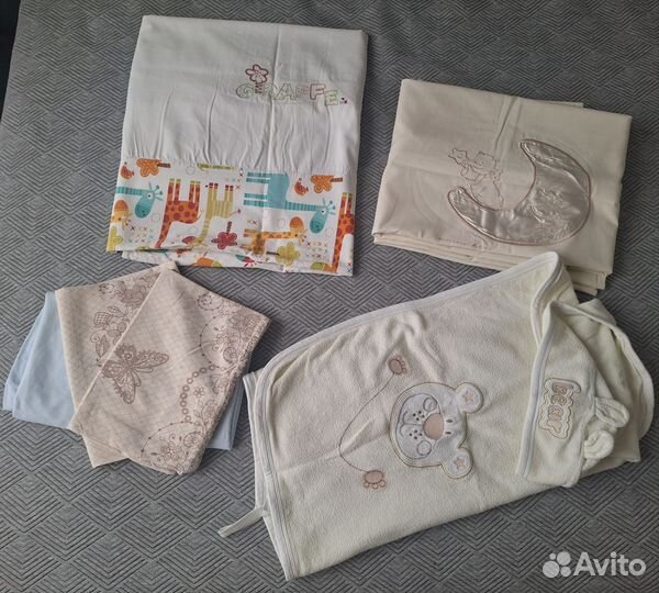 Комплект постельных принадлежностей в кроватку