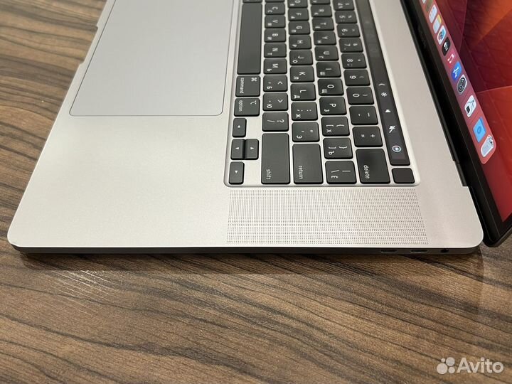 Apple MacBook Pro 16