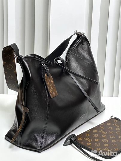 Сумка Carry All Vibe Louis Vuitton