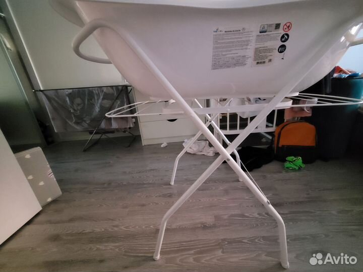 Детская ванночка для купания с подставкой