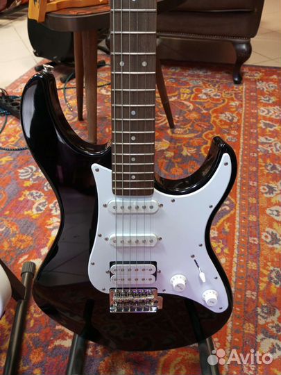 Электрогитара Yamaha Pacifica 012