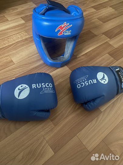 Шлем и перчатки боксерские