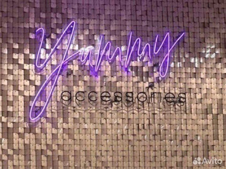 Продавец в магазин молодежной одежды и аксессуаров