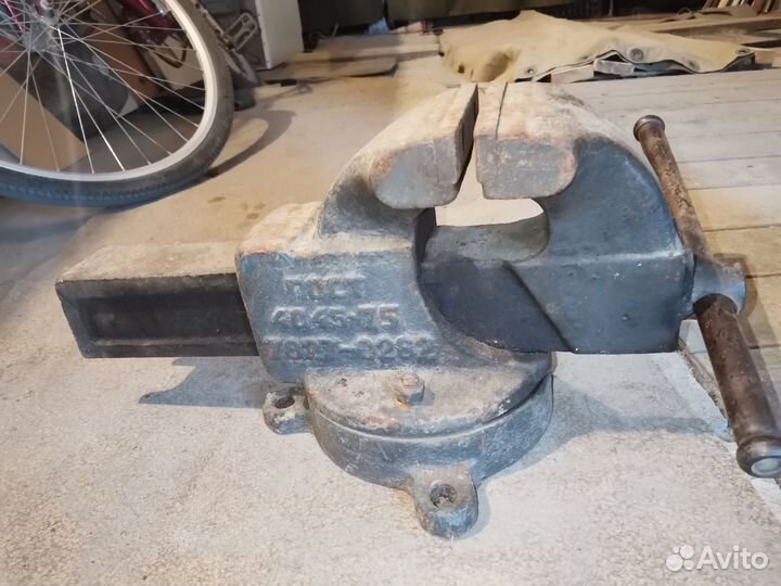 Тиски поворотные