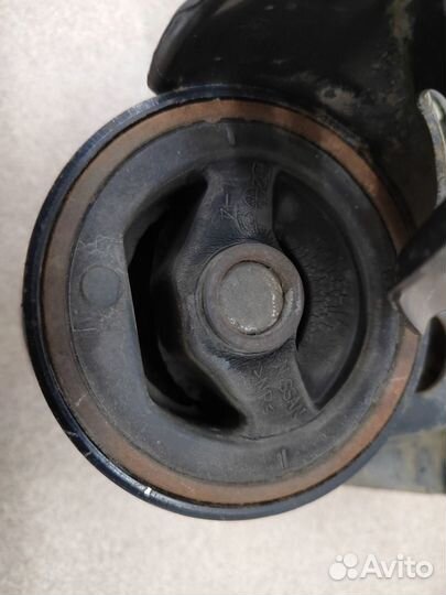 Опора двигателя R Nissan X-Trail T30 2,5 QR25DE