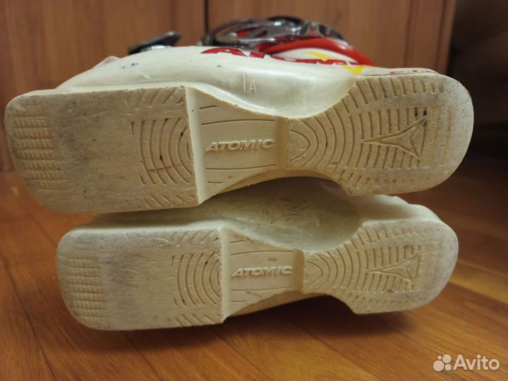 Горнолыжные ботинки atomic