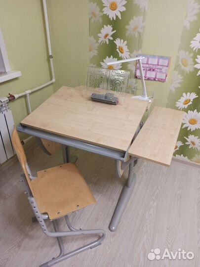Детский письменный стол и стул бу