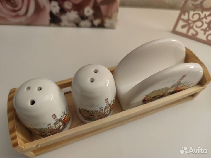 Набор перечница, солонка, салфетница