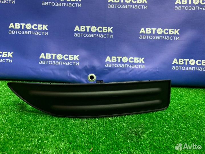 Заглушка бампера передняя Toyota Corolla ZZE122