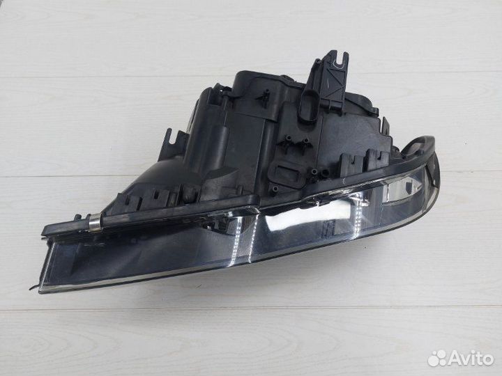 Фара ксеноновая правая