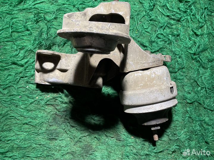 Опора двигателя передняя правая в сборе audi a6c5