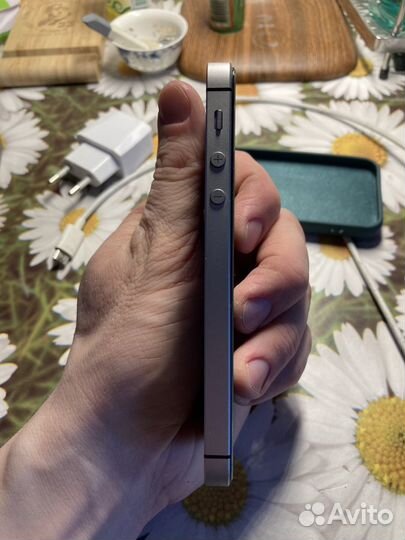 iPhone SE, 128 ГБ