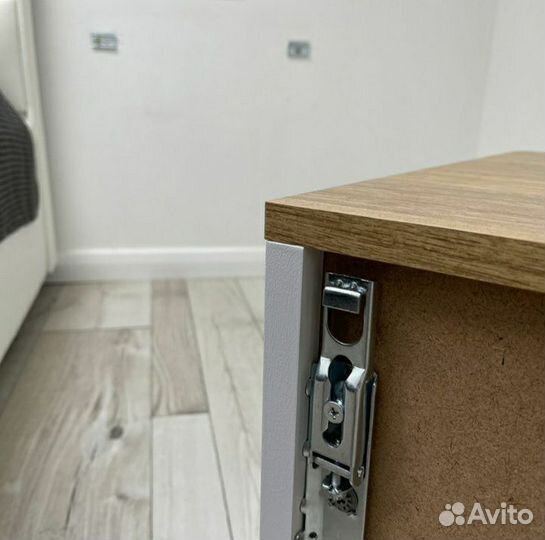 Тумбочка прикроватная