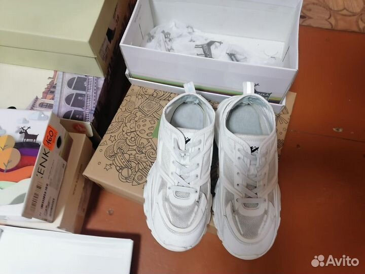 Кроссовки для девочки