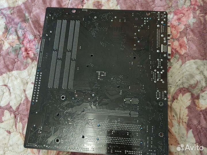 Материнская плата с процессором и памятью